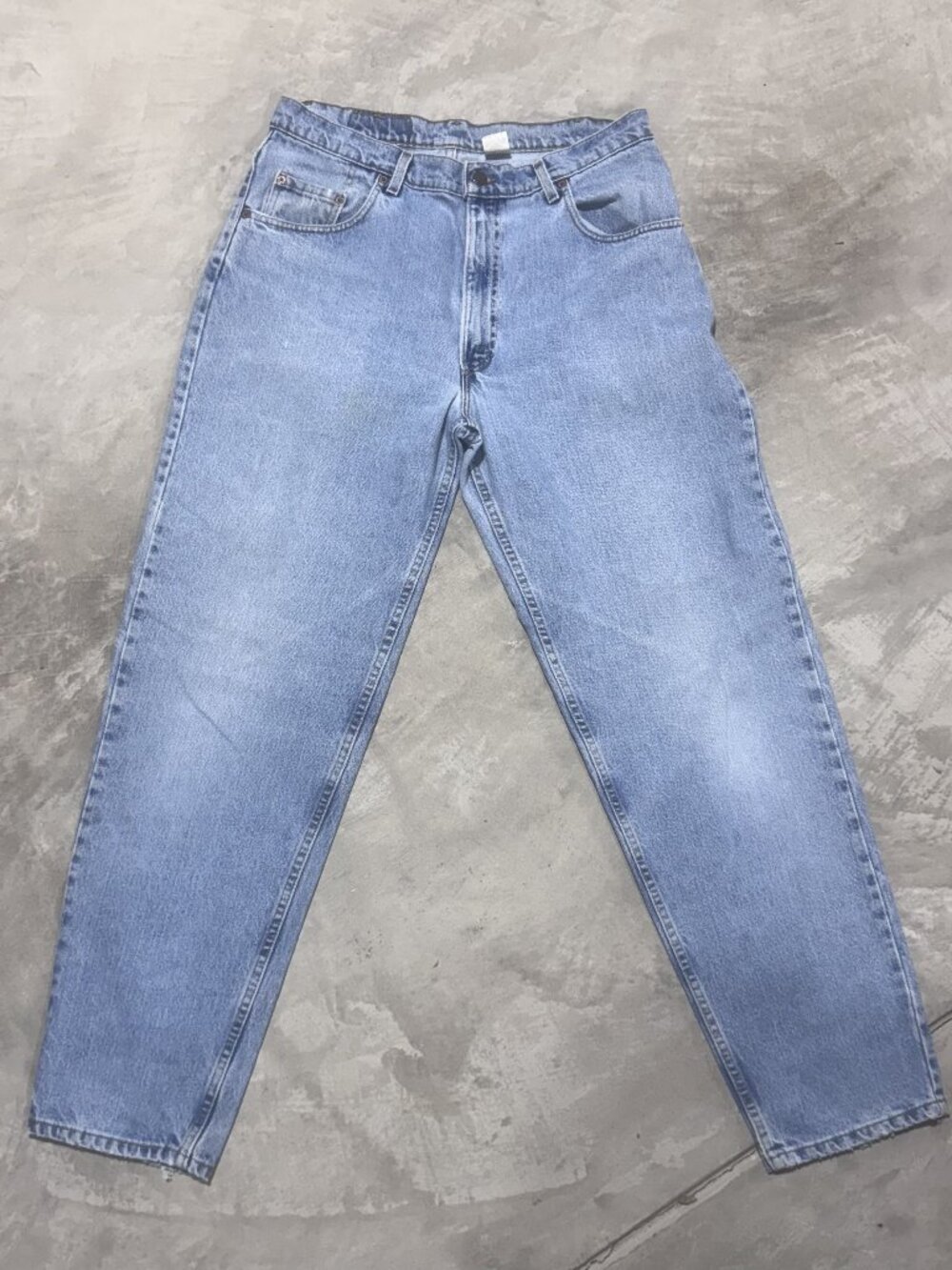 Vintage Levi's 560 Loose Tapered Jeans USA 36x33 Light Wash Red Tab 90s